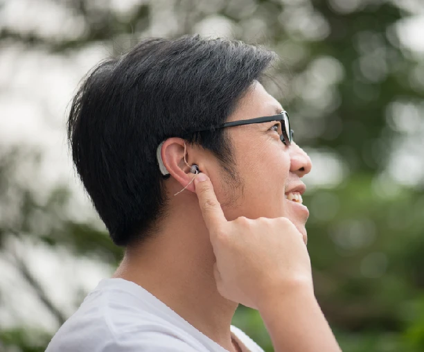 Ouvindo com o aparelho auditivo