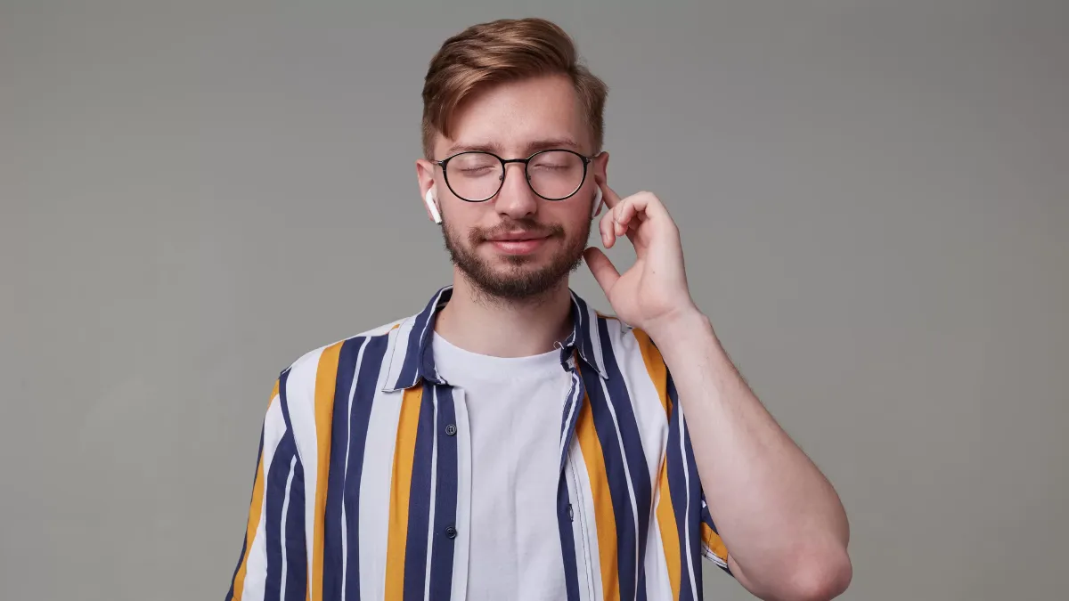 Usar fones de ouvido pode causar a perda auditiva? Entenda