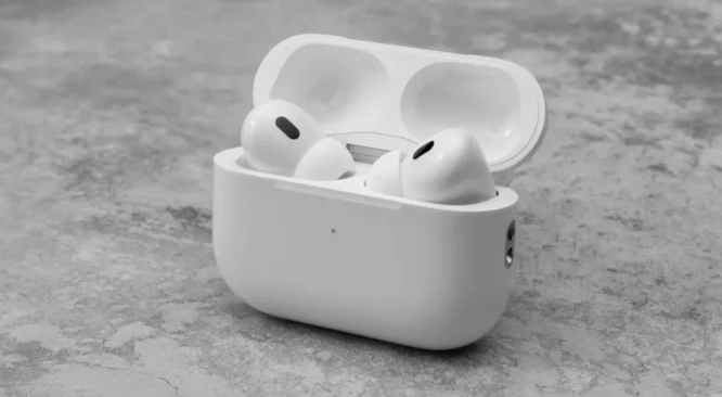 Apple revoluciona os AirPods Pro com função de aparelho auditivo